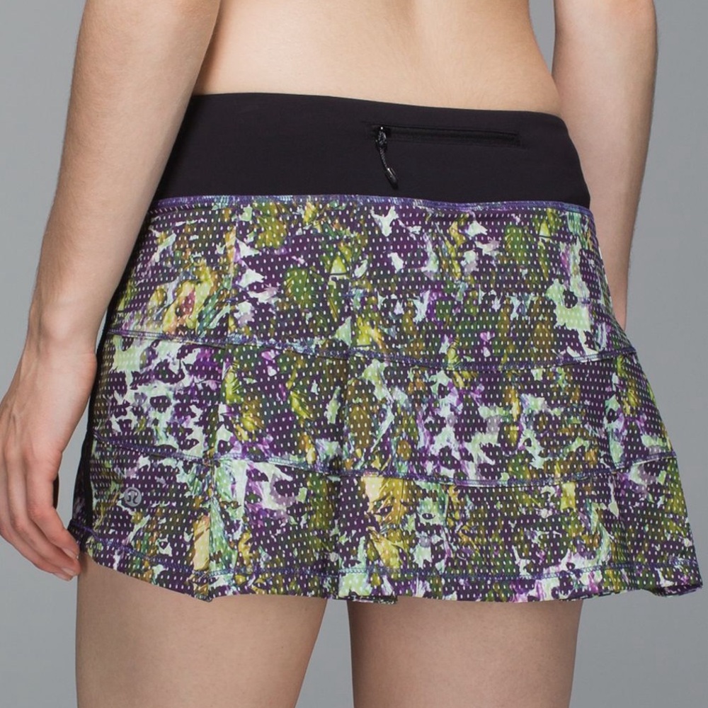 Lululemon Pace Rival Skirt (Reg Length) in Floral Sport White Multi/Black. Sz 6